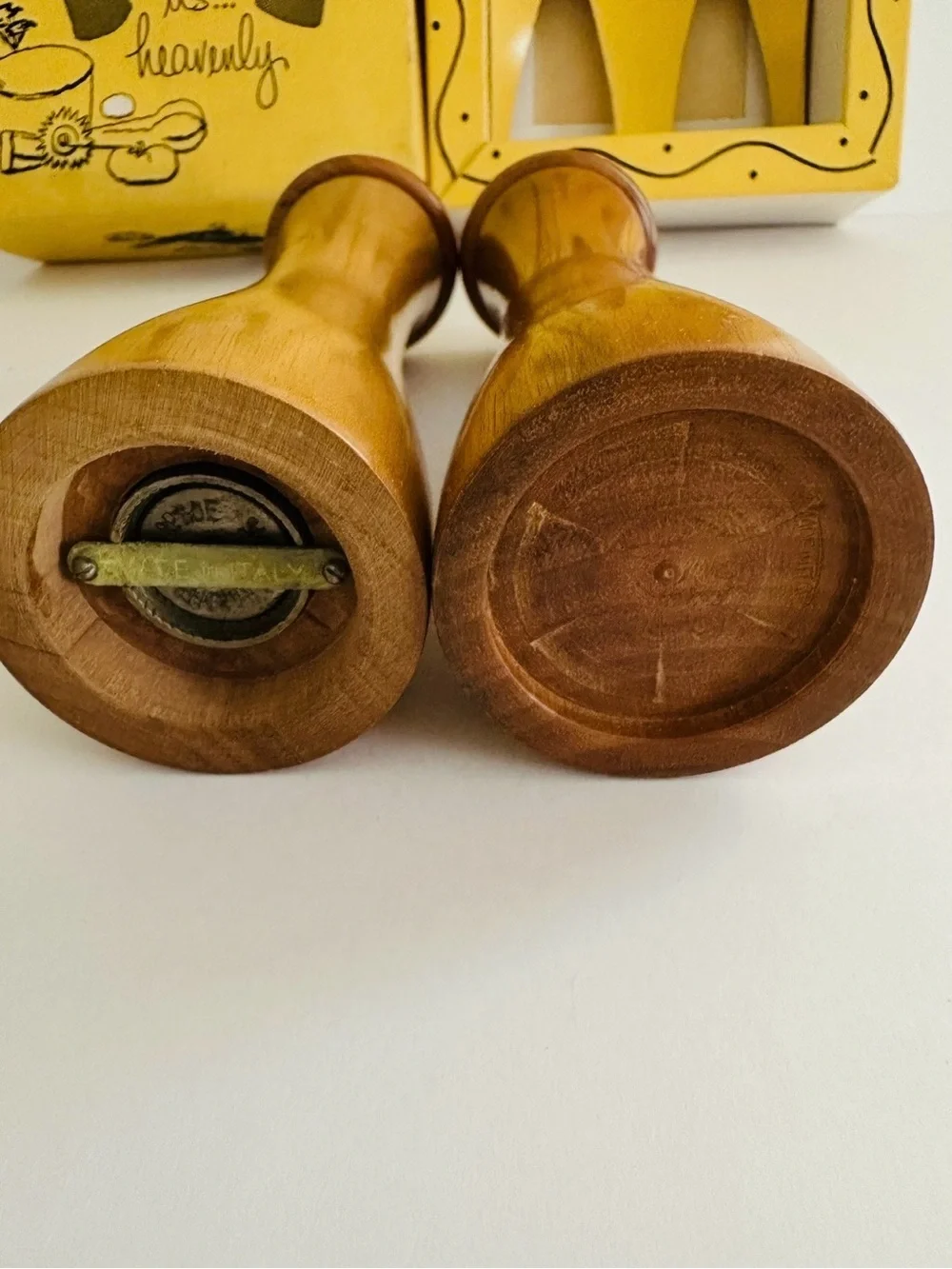 Vintage Wooden Salt & Pepper Mill Set i